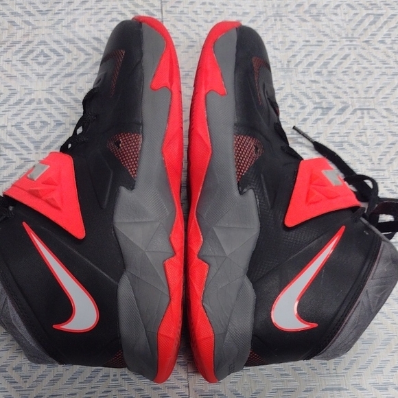 Nike Nike Zoom LeBron Soldier 7basketball shoes in black,bright crimson and grey - Picture 4 of 12